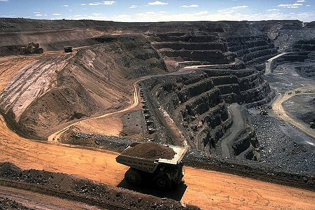 Kalgoorlie_open_cast_mine.png